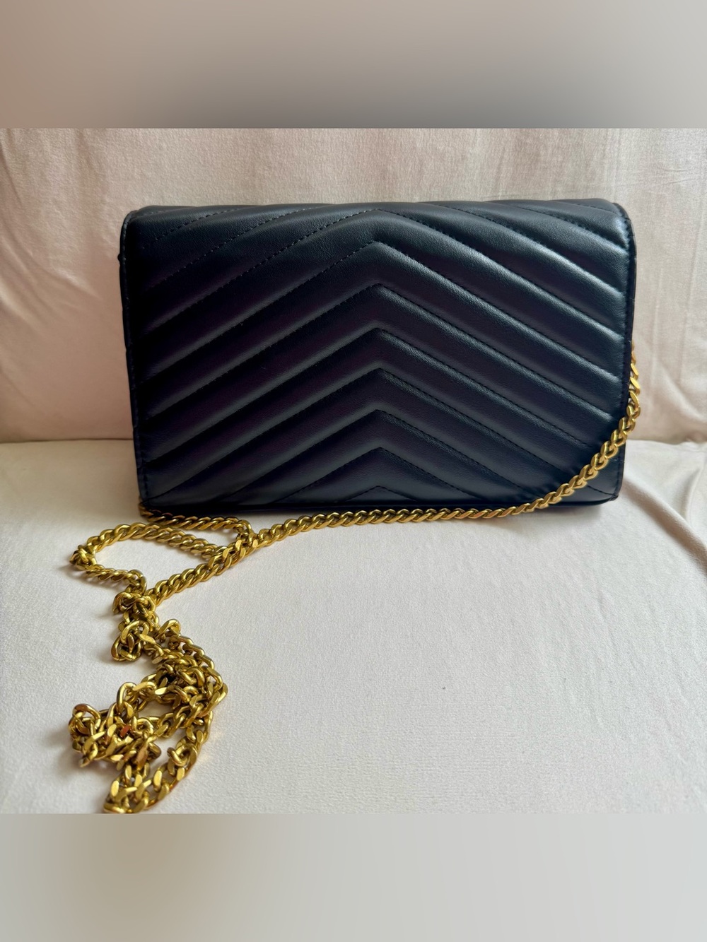 Saint Laurent Black Quilted Leather Crossbody with Gold Chain - Picture 2 of 4